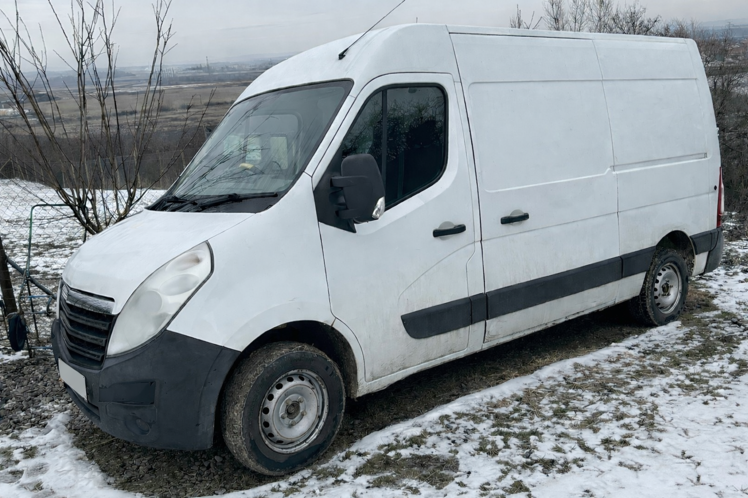 Univerzální dodávka vhodná pro stěhování, převoz nábytku nebo materiálu. Ideální pro krátkodobé zapůjčení na několik dní.